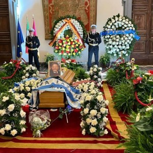 开云-【揭秘】曼奇尼为米哈抬棺，两个男人的伟大友谊