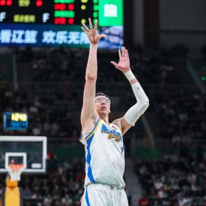 14罚5中！媒体人：周琦罚球容易被针对 姚明大郅巴特尔罚球都不错